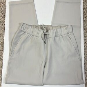 Lululemon Women’s High Rise 7/8 pants Oyster Size 6